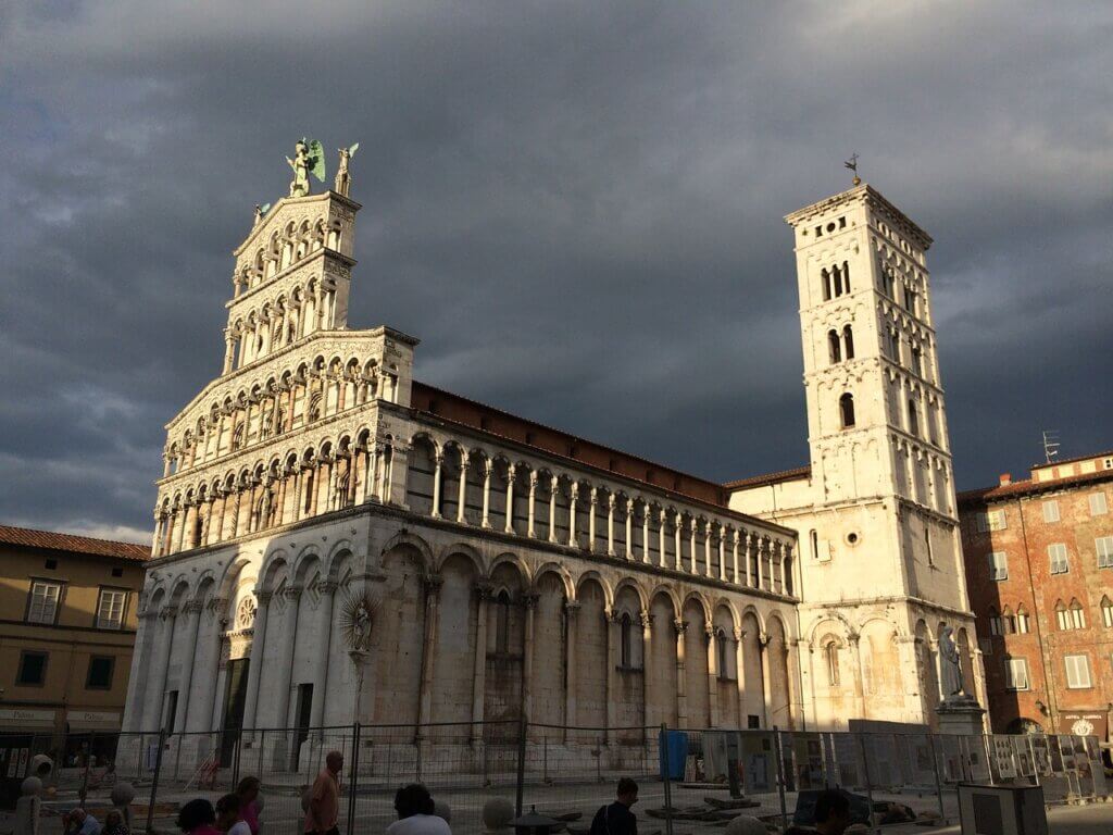 Lucca - one of the medieval Tuscan towns that you can visit with Florence day trip to Pisa