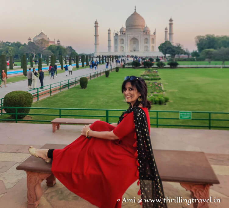 Go for some bright outfits to stand out against the pretty white Taj Mahal