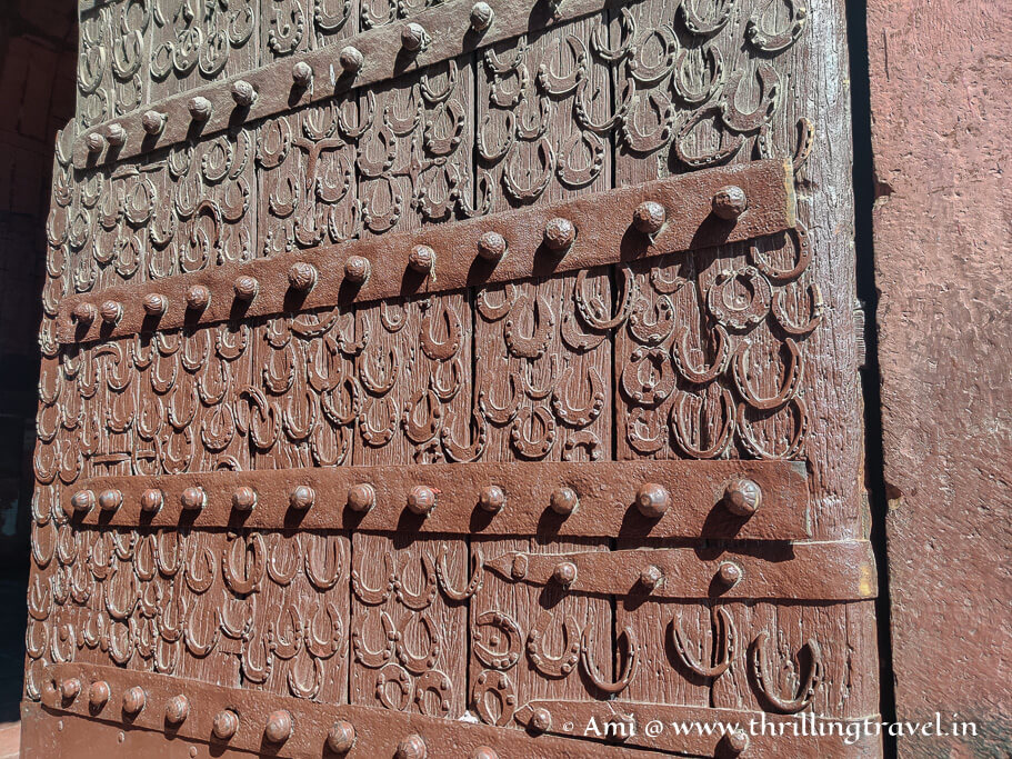 The horsehoes on the door of the Buland Darwaza