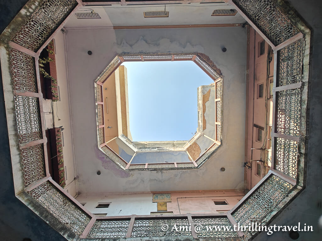 open to sky courtyards inside Jaipur havelis