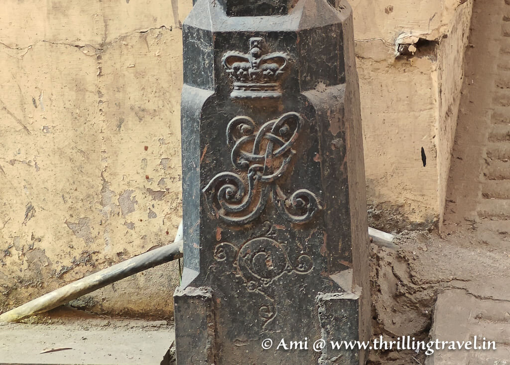 The royal crest on the lampposts outside the Jaipur haveli