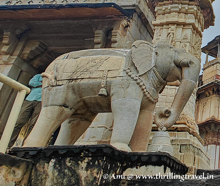 Close-up of the elephants flanking the Toran gate of the Meerabai mandir of Amer