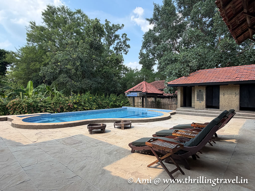 The swimming pool is one of the leisure activities available at the Bandhavgarh Pugdundee Kings Lodge stay