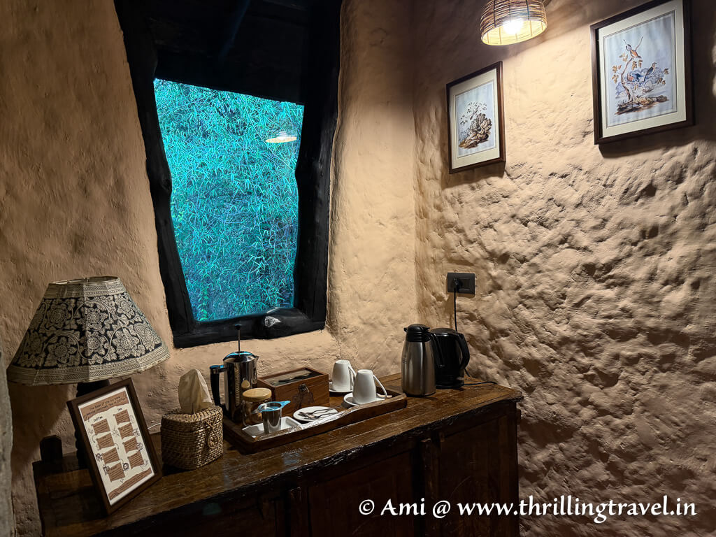 No food is served inside the cottage but there is always good coffee and tea that you can indulge in at Kanha Earth Lodge